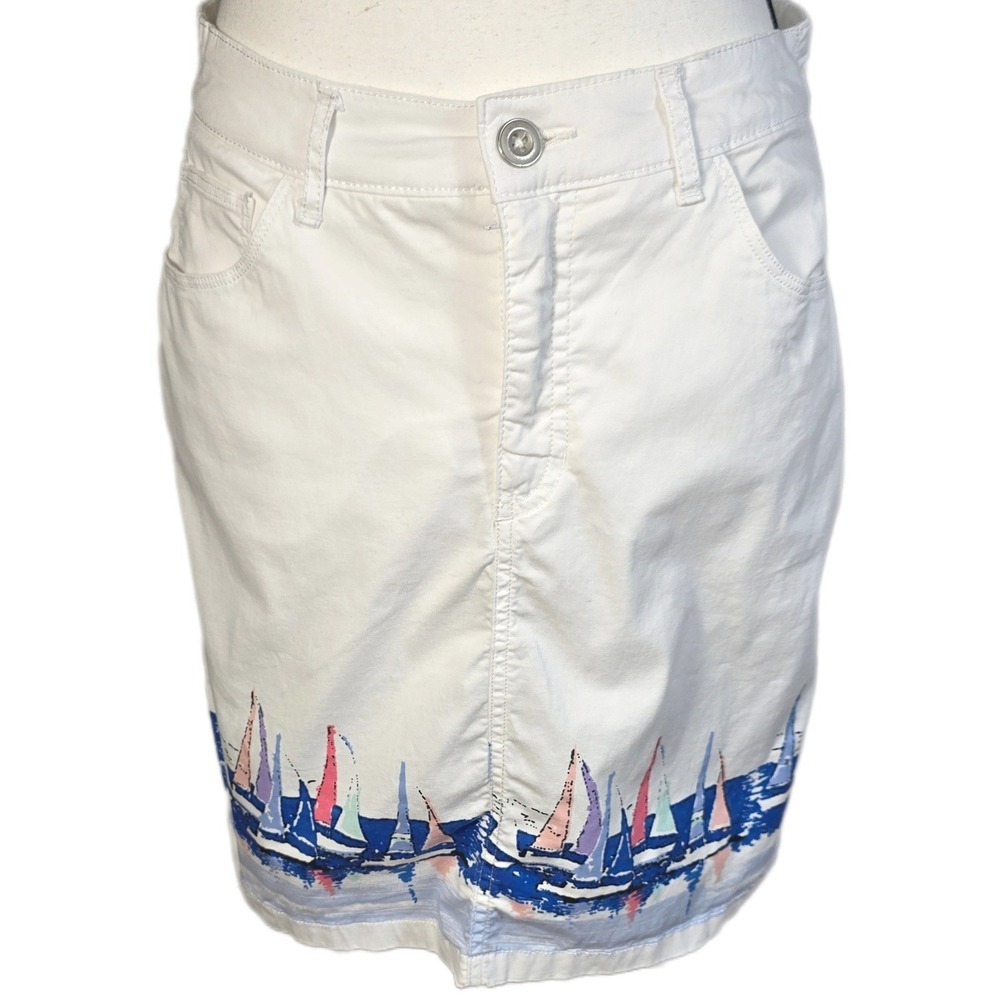 Croft & Barrow White Skort Size 6 Sailboat Print Classic Fit Stretch Knee Length